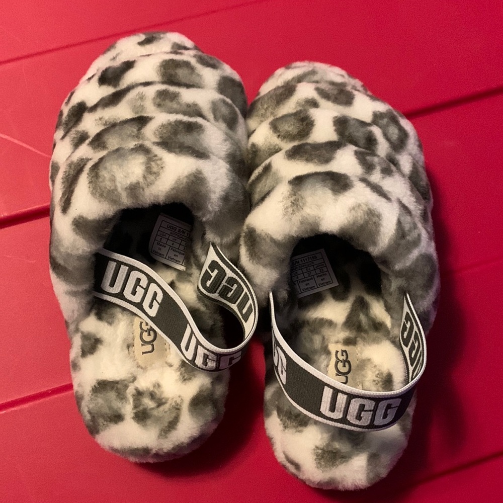 Ugg Women’s Fluff Yeah Slides White Leopard Sz 6